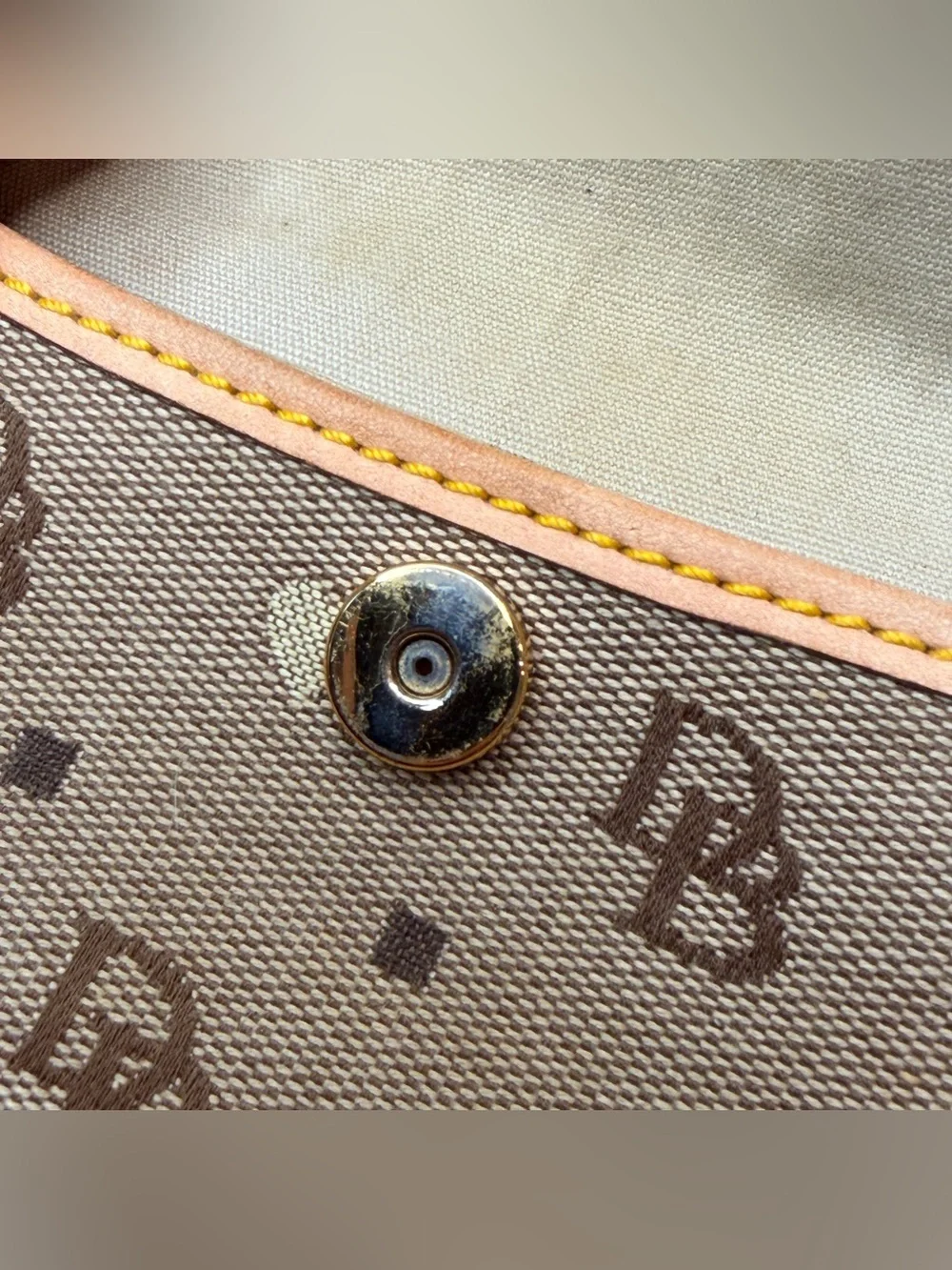 Dooney & Bourke Small Wristlet Gray Tan DB Heart Canvas Leather Trim Y2K Vtg